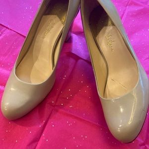 Cole Haan womens 9.5 B tan, patent pump with Nike Air technology